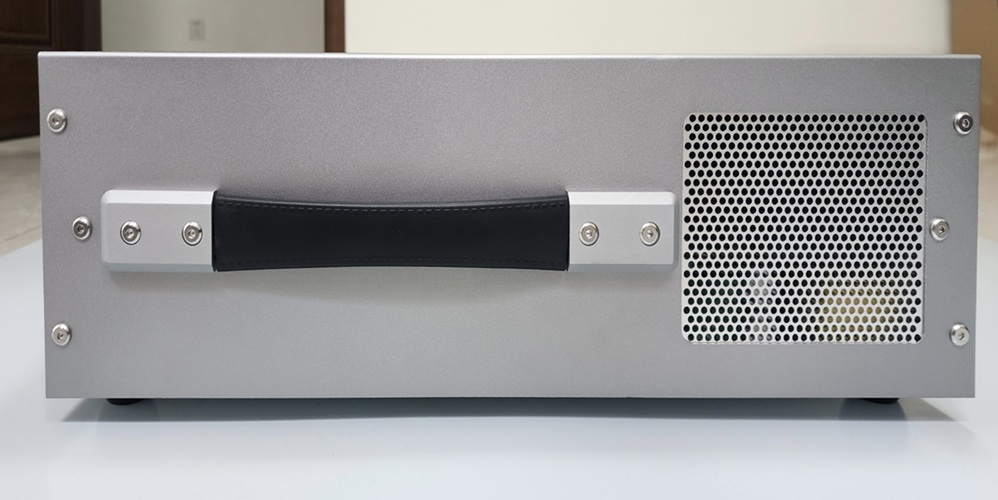 HUATEK高压放大器侧面1.jpg HUATEK高压放大器侧面1.jpg